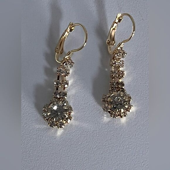 Rhinestone Gold Tone Lever Back Earrings NWT - Picture 4 of 9